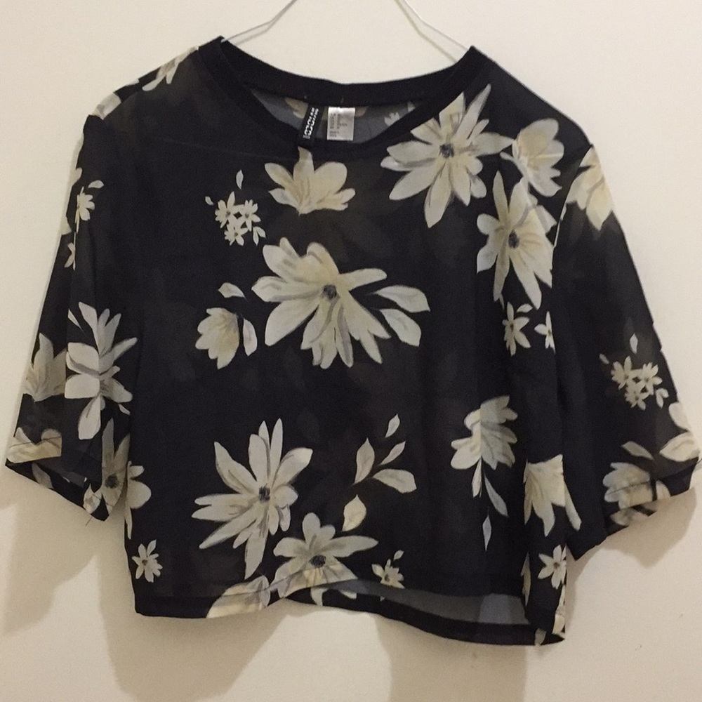 Divided by H&M black cream floral crop top.